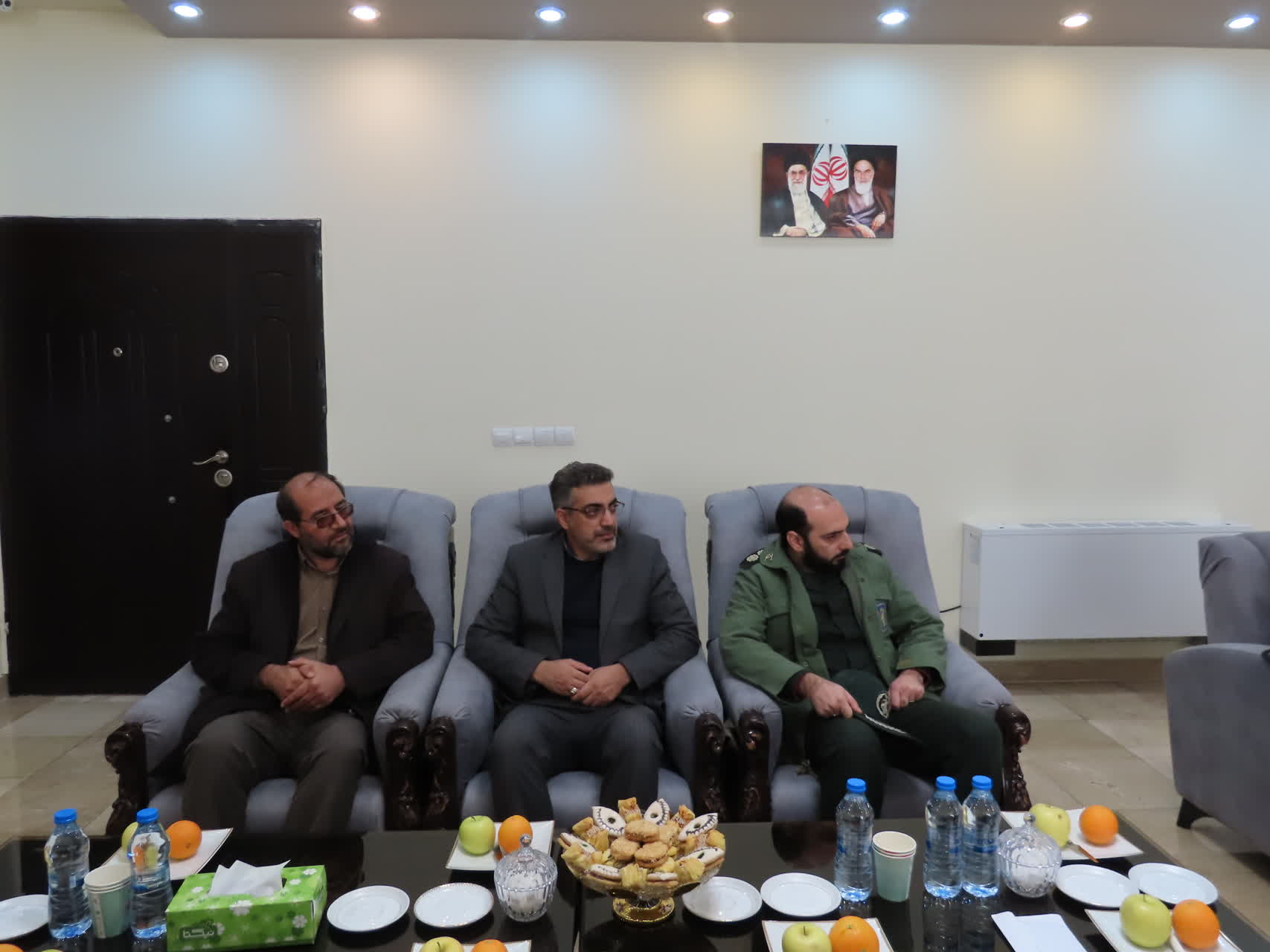 دیدار و گفتگوی امیر سرتیپ ابراهیم گلفام جانشین معاونت فرهنگی و تبلیغات دفاعی ستاد کل نیرو های مسلح کشور با فرماندار چایپاره