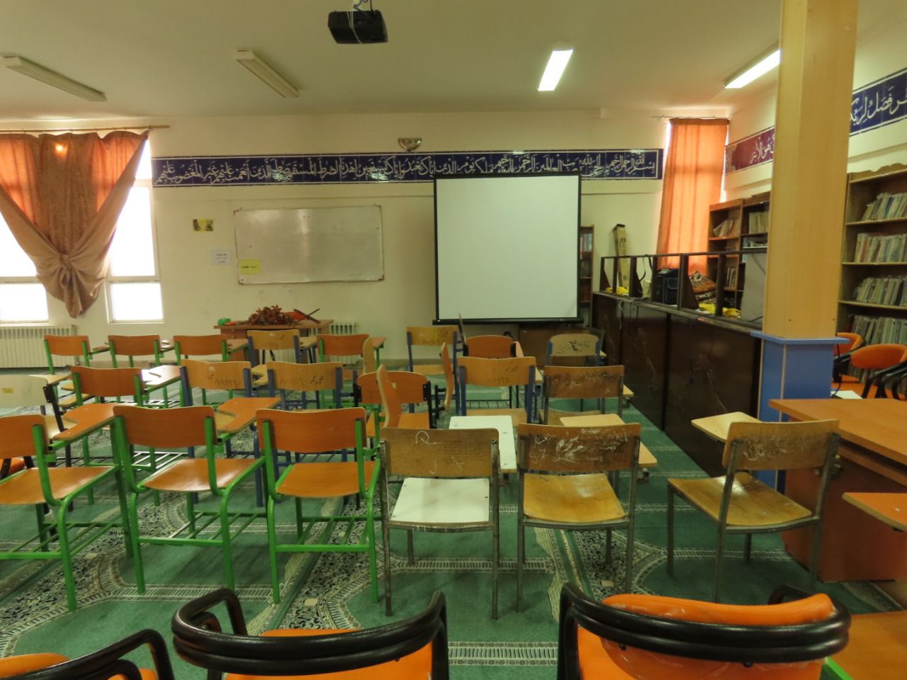 بازدید فرماندار شهرستان چایپاره از هنرستان حضرت زهرا