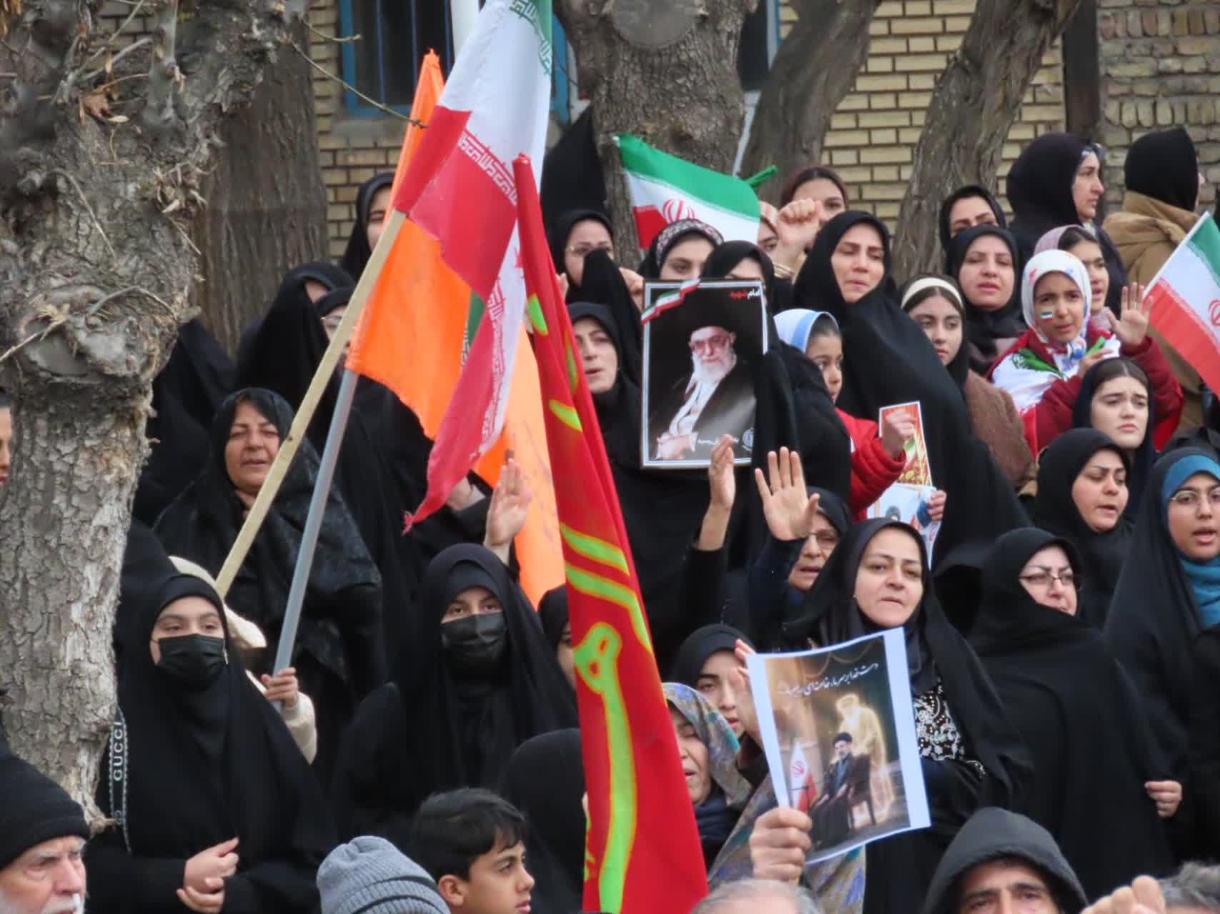 طنین انداز شدن شعار "لبیک یا خامنه‌ای" در چایپاره