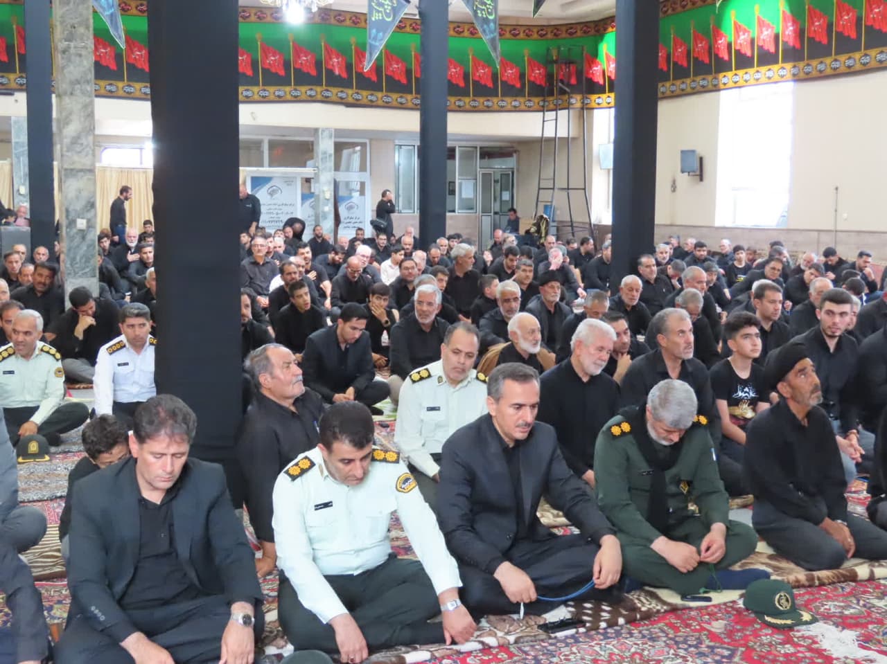 اقامه نماز جمعه همزمان با نماز ظهر عاشورا در مسجد جامع شهر قره ضیاء الدین