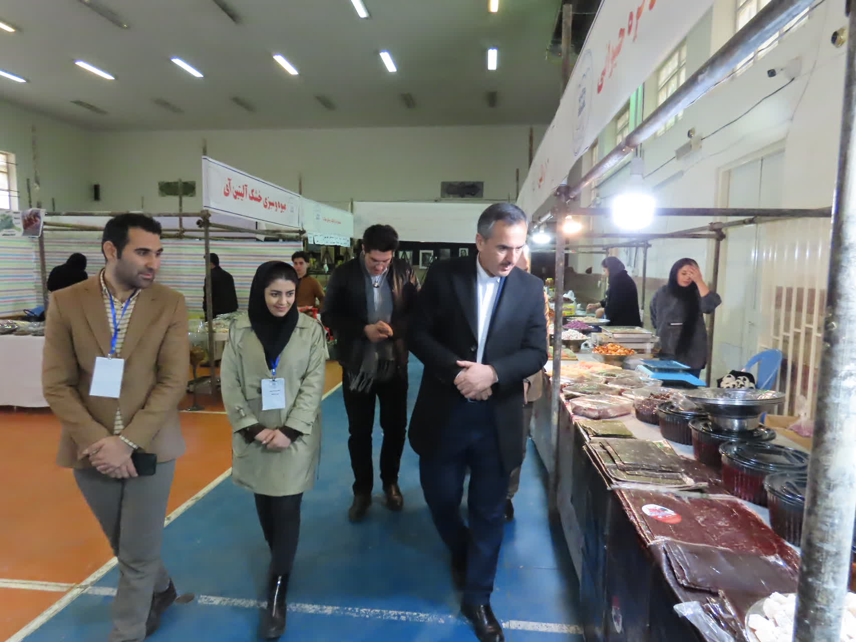 افتتاح نمایشگاه انواع صنایع دستی و غذایی مشاغل خانگی شهری و روستایی