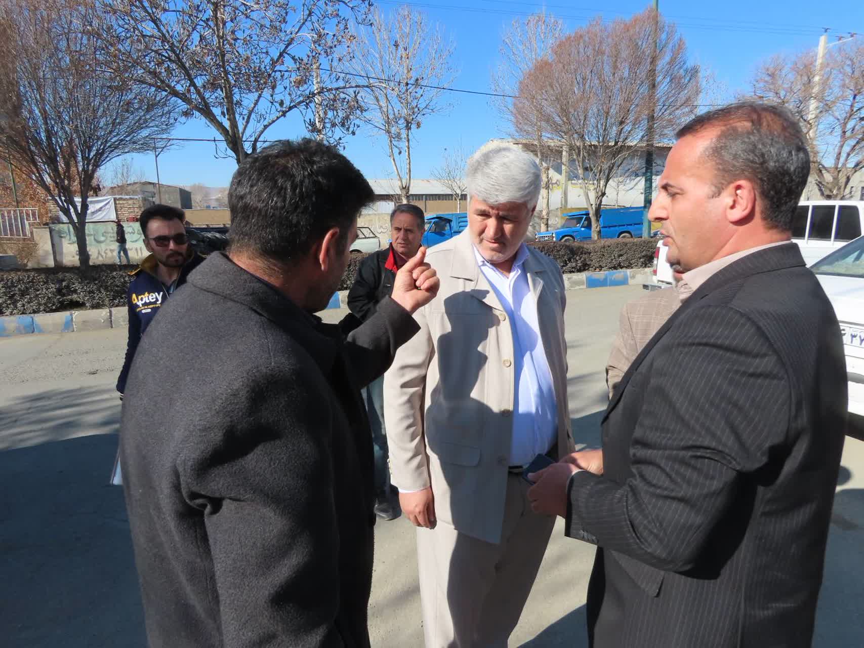 بازدید سرزده فرماندار چایپاره از روند توزیع نهاده‌های دامی