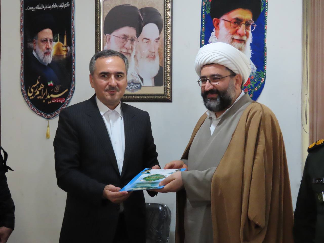 دیدار فرماندار و اعضای شورای تأمین شهرستان با امام جمعه سابق چایپاره و امام جمعه جدید شهرستان پلدشت