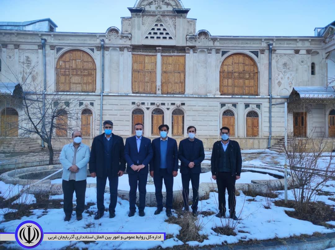 شکورزاده فرماندار شهرستان چایپاره در حاشیه بازید از نمایشگاه هنر و هنرمندان منطقه آزاد تجاری صنعتی ماکو ، ازساماندهی باغ و کاخ سردار ماکو بازدید نمودند