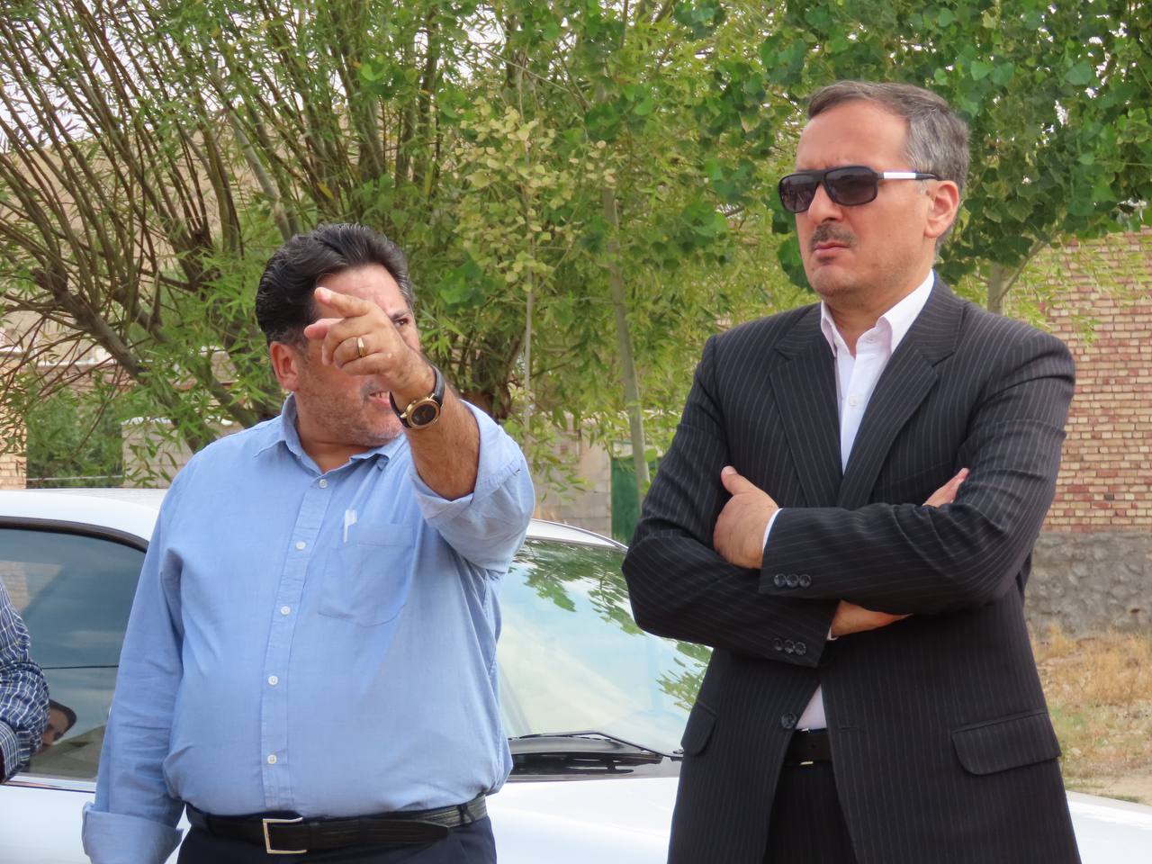 بازدید میدانی فرماندار از محل زمین احداث خانه بهداشت و چمن مصنوعی روستای بابل آباد