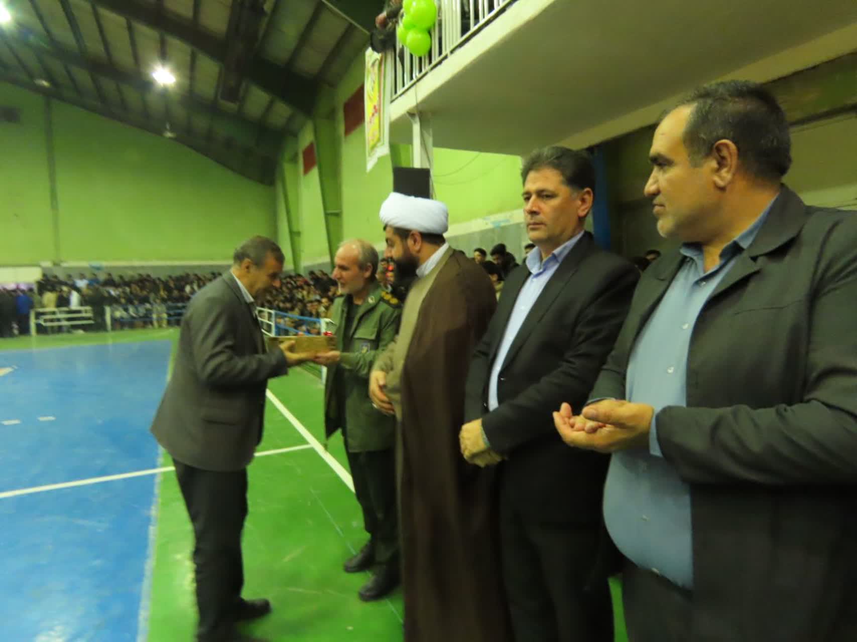 پیروزی پیشکسوتان چایپاره در دیدار دوستانه گرامیداشت چهل‌وهفتمین سالگرد پیروزی انقلاب اسلامی