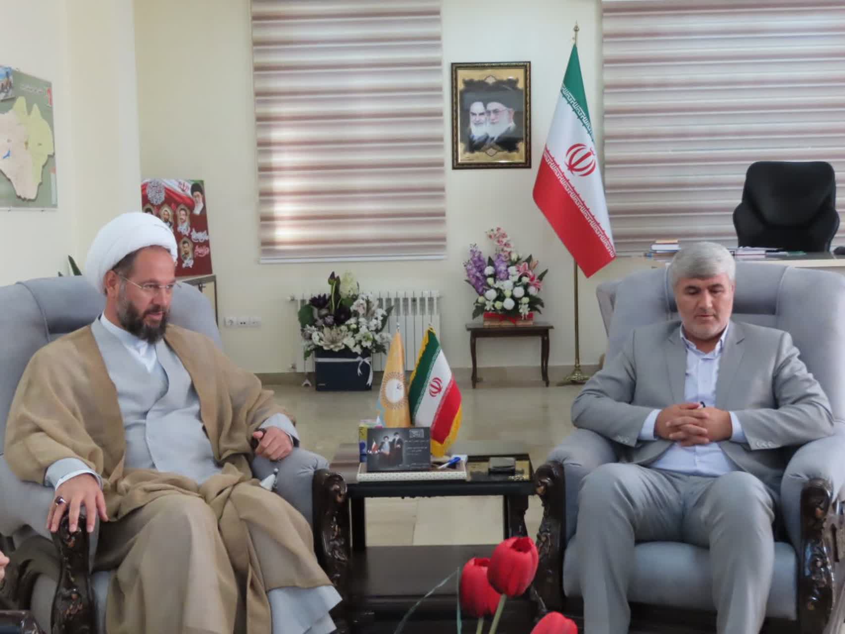 دیدار مدیر کل اوقاف و امور خیریه استان با فرماندار چایپاره