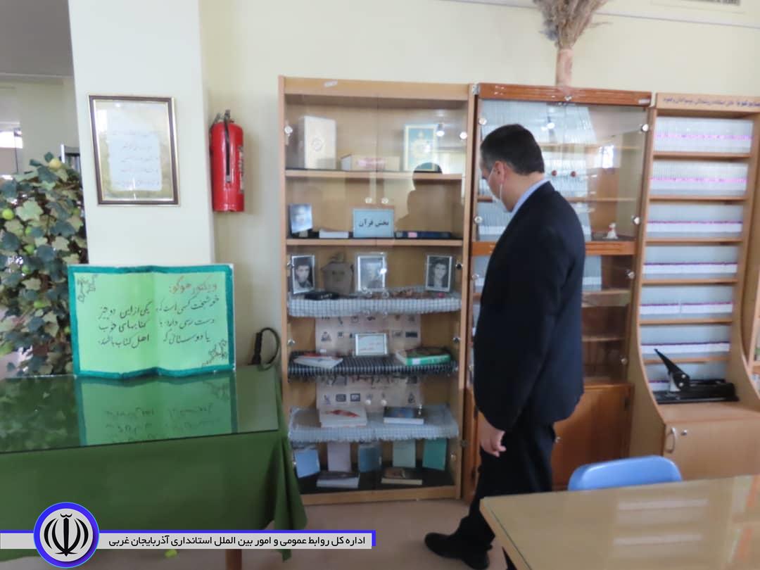 بازدید سرزده شکورزاده از کتابخانه عمومی شهرستان