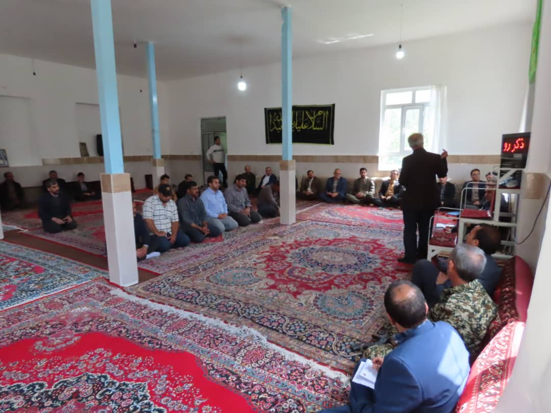فرماندار شهرستان چایپاره از روستای حسین آباد دوزن بازدید و با مردم شریف آن روستا دیدار نمود.