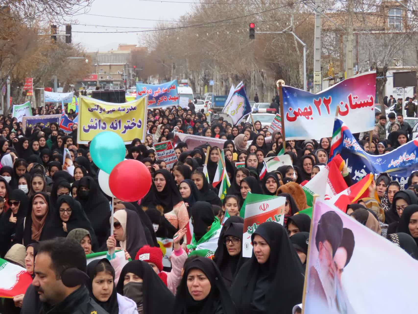 همزمان با سراسر کشور ، راهپیمایی حماسی و دشمن شکن یوم الله 22 بهمن مردم شهرستان چایپاره