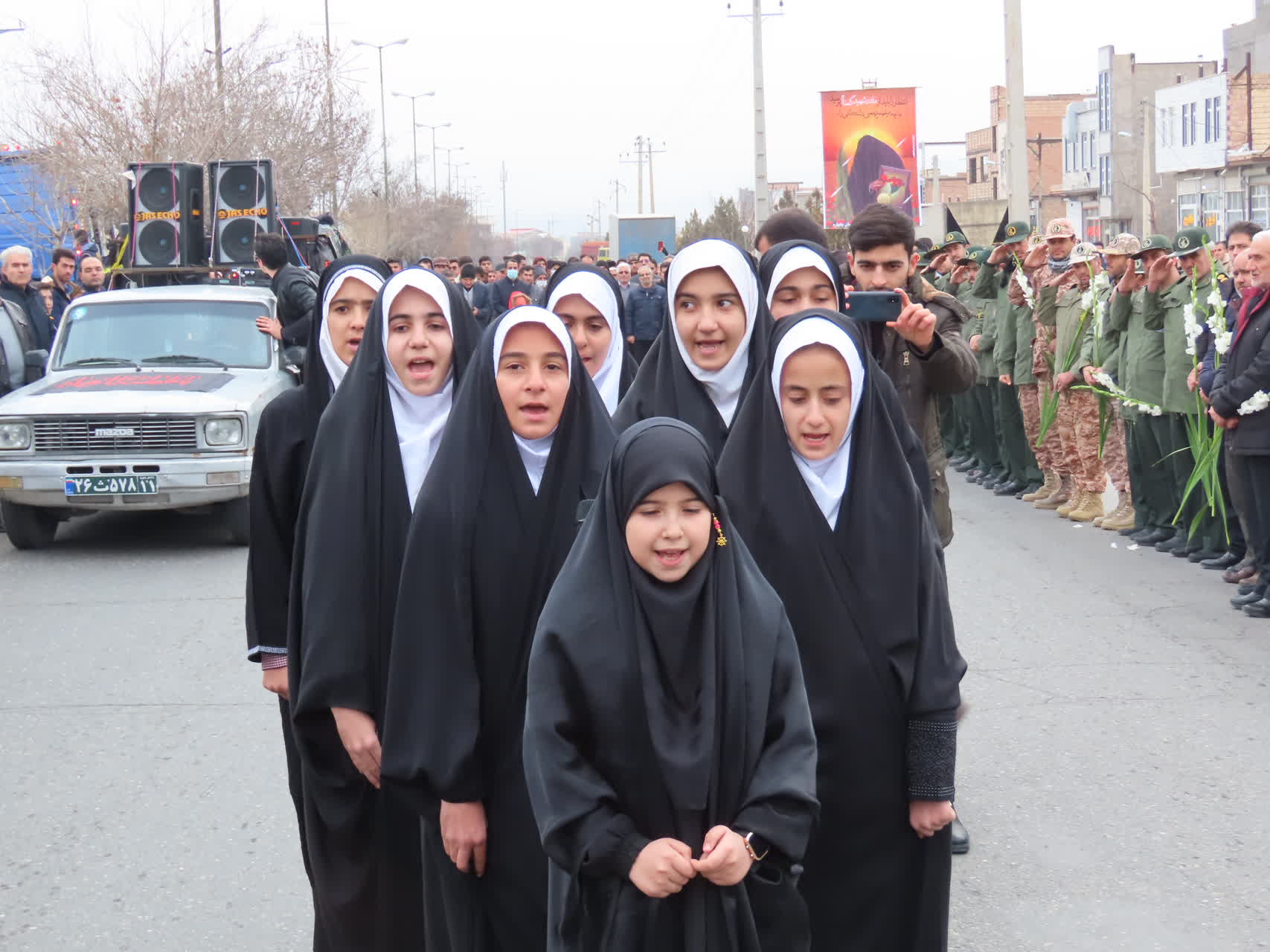 پیکر مطهر شهید گمنام با استقبال مسئولین وارد چاپیاره شد