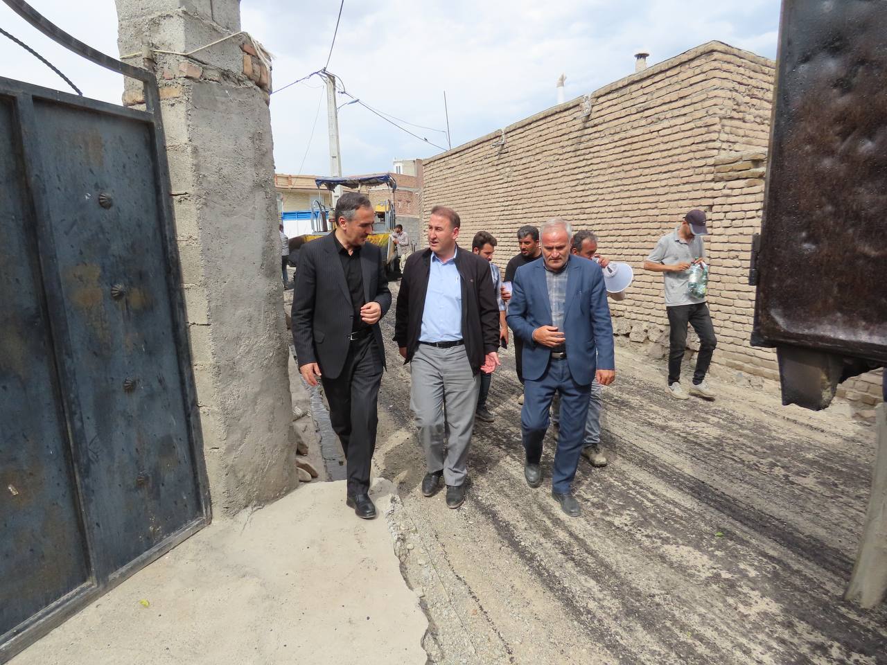 بازدید فرماندار از روند آسفالتریزی معابر سطح روستای کسیان