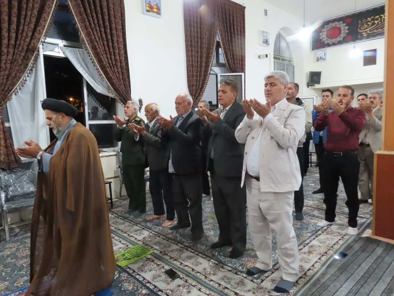 حضور فرماندار چایپاره در جمع نمازگزاران مسجد امام سجاد(ع) محله جمال آباد