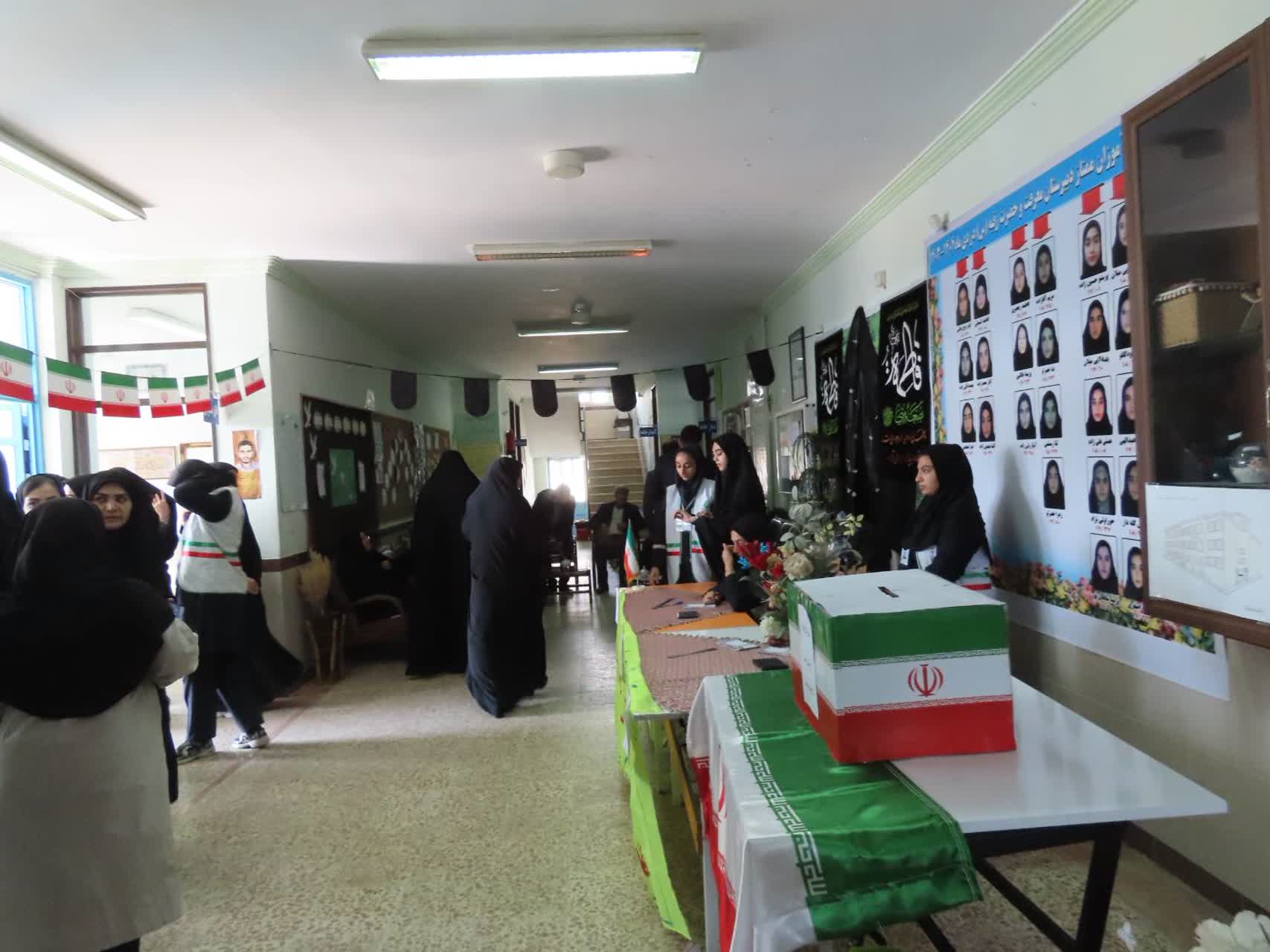 برگزاری انتخابات شورای دانش آموزی دبیرستان معرفت شهرستان چایپاره