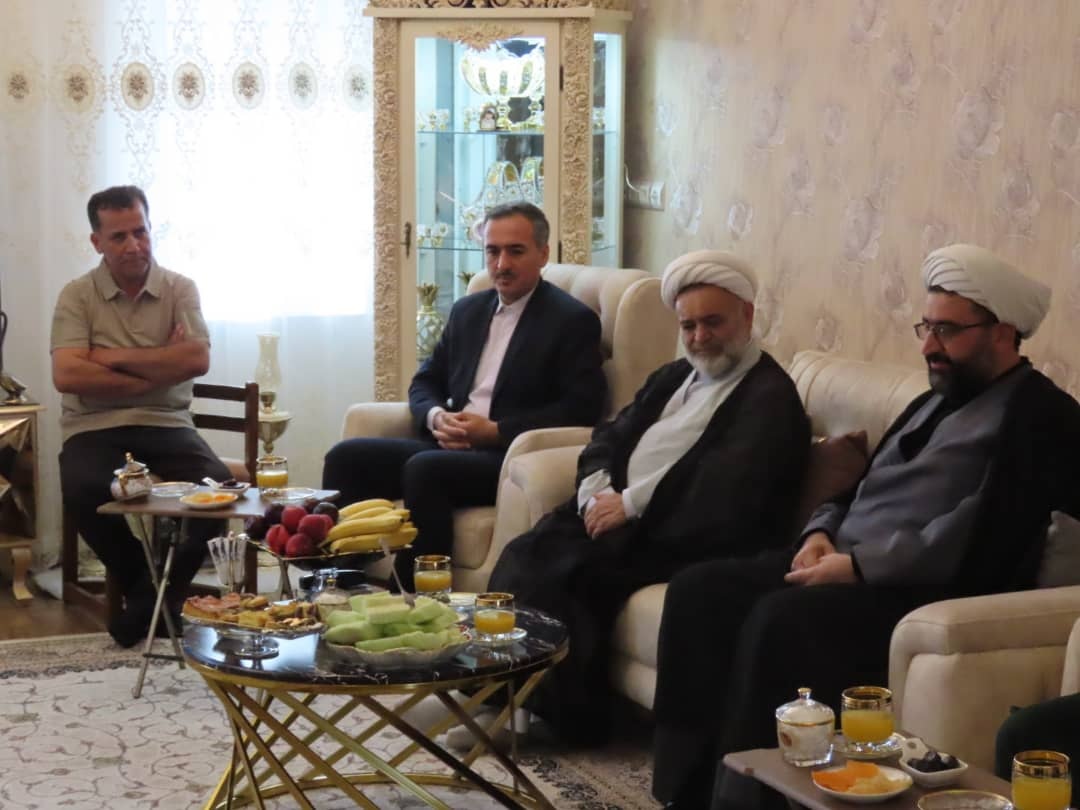 دیدار فرماندار شهرستان چایپاره با جانباز سر افراز رمضان بابازاده