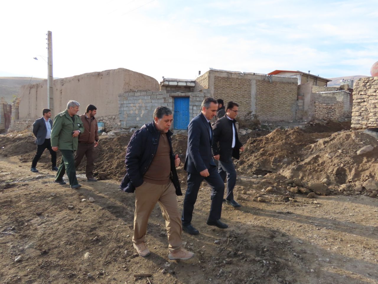 بازدید فرماندار شهرستان چایپاره از خطوط انقال آب رسانی به روستای فیض آباد