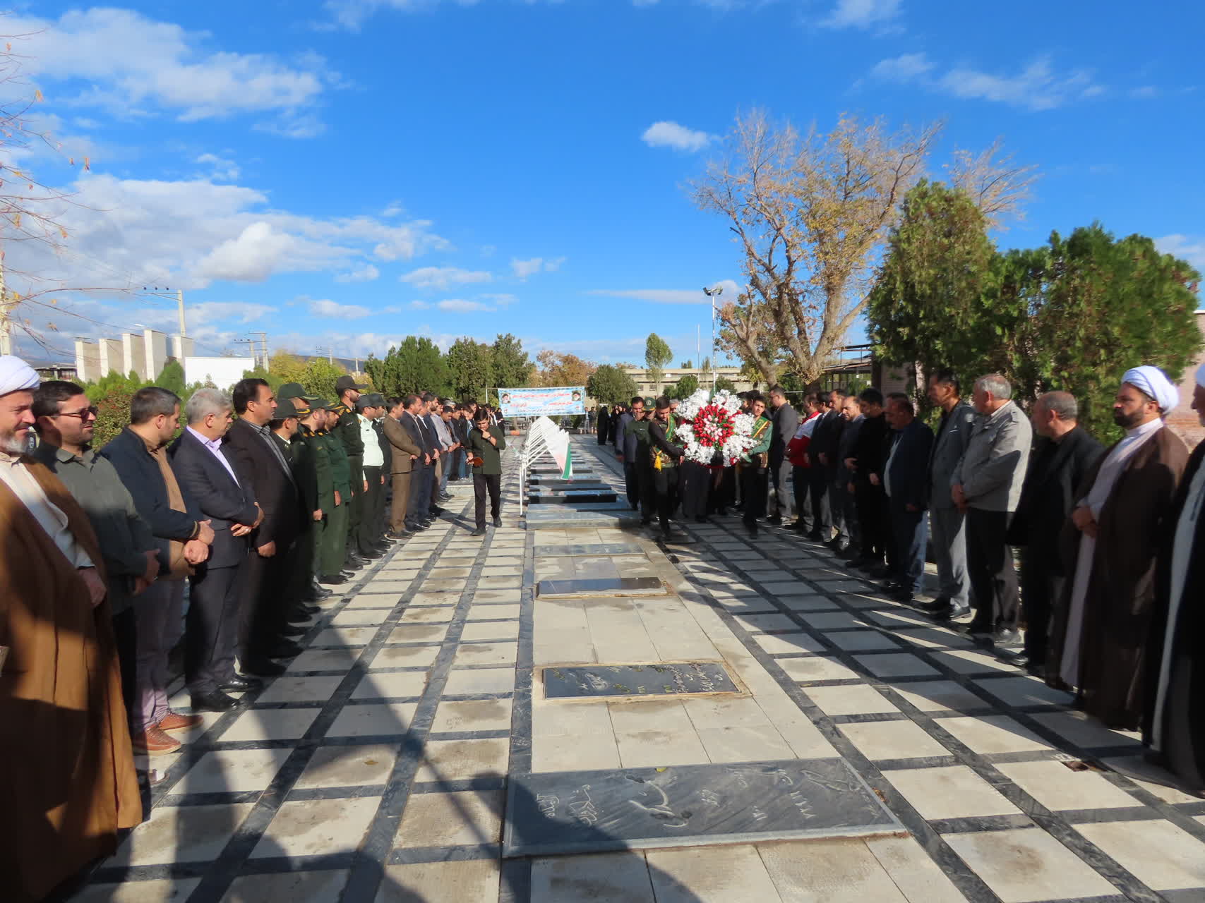 آیین غبار روبی و عطرفشانی مزار مطهر شهداء