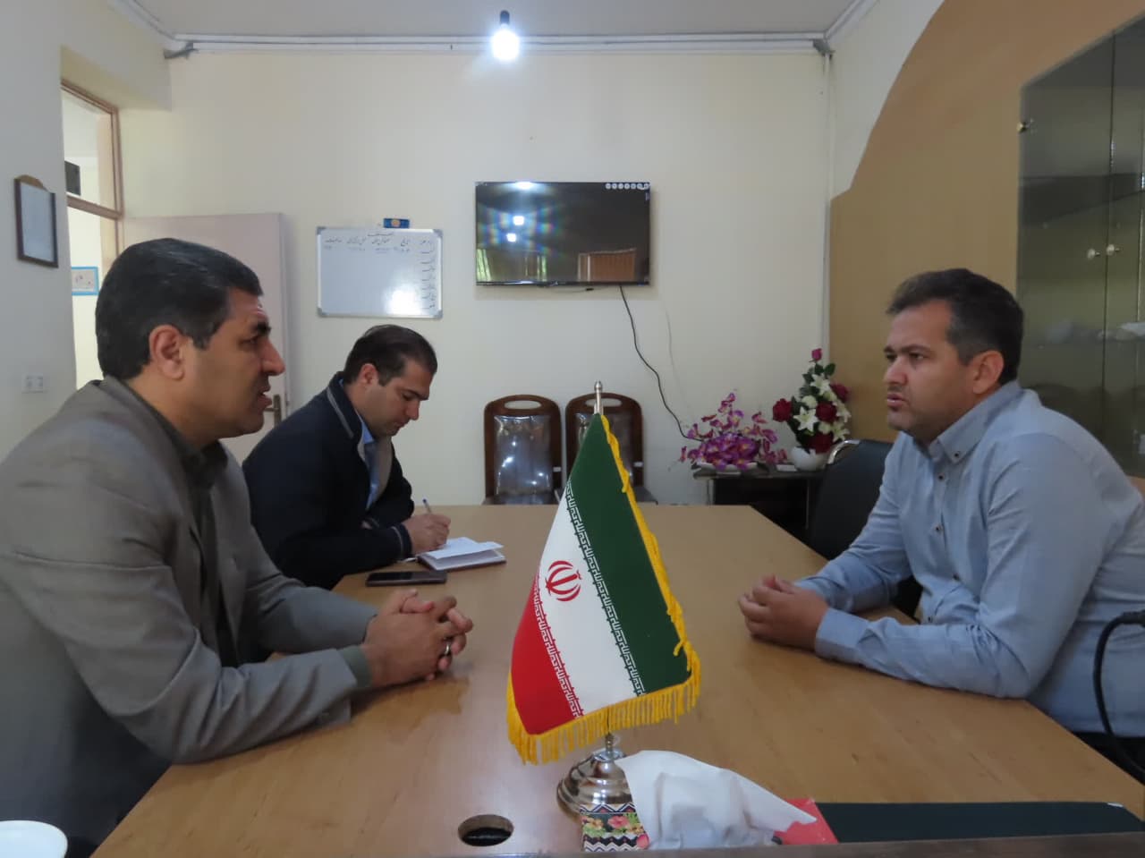 بازدید سرزده معاون فرماندار شهرستان چایپاره از اداره منابع طبیعی و آبخیزداری