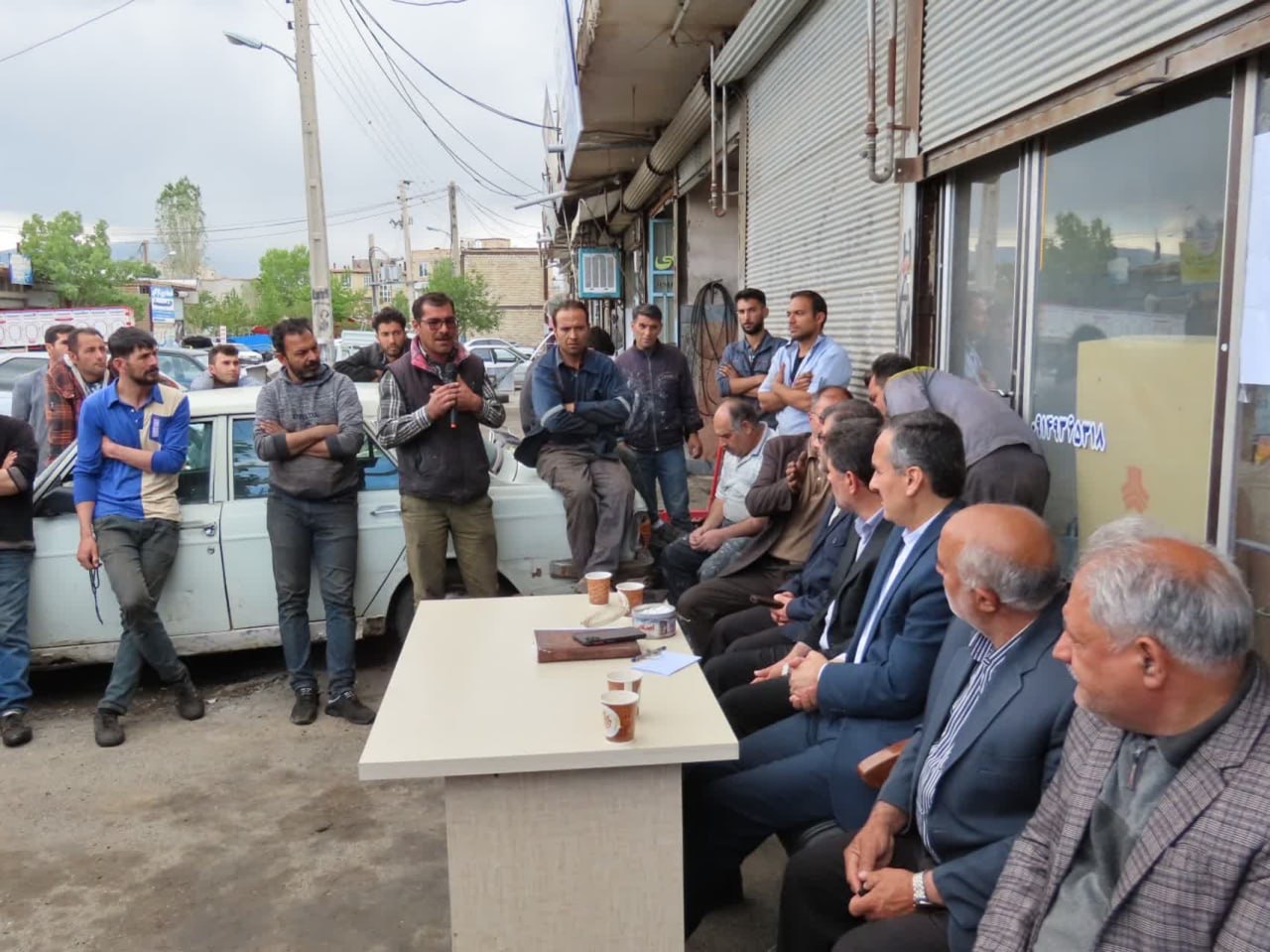 دیدار فرماندار شهرستان چایپاره با صنعتگران مجتمع کارگاهی به مناسبت هفته کارگر