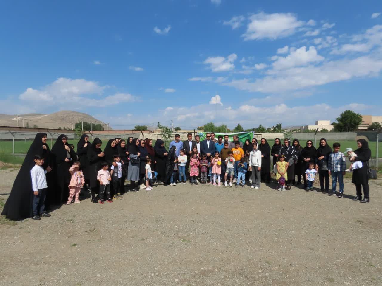 مراسم درختکاری به مناسبت جوانی جمعیت با تقویت شعار هویت مادری در شهرستان چایپاره