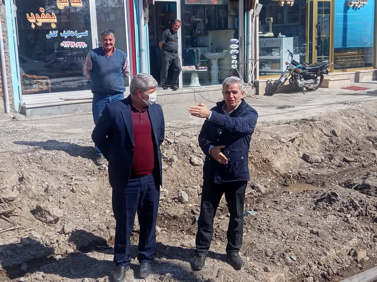 بازدید فرماندار چایپاره از پروژه‌های عمرانی شهرداری قره ضیاءالدین با هدف تسریع در روند اجرا