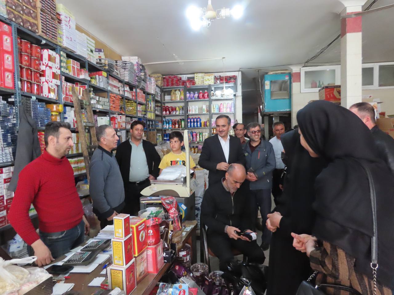 بازدید سرزده فرماندار چایپاره از بازار شب عید شهرستان