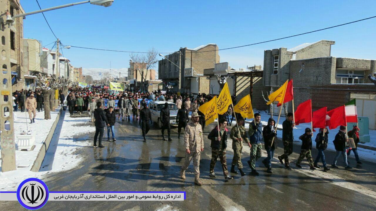 راهپیمایی 22بهمن باحضور باشکوه مردم در شهرستان چایپاره برگزارشد.