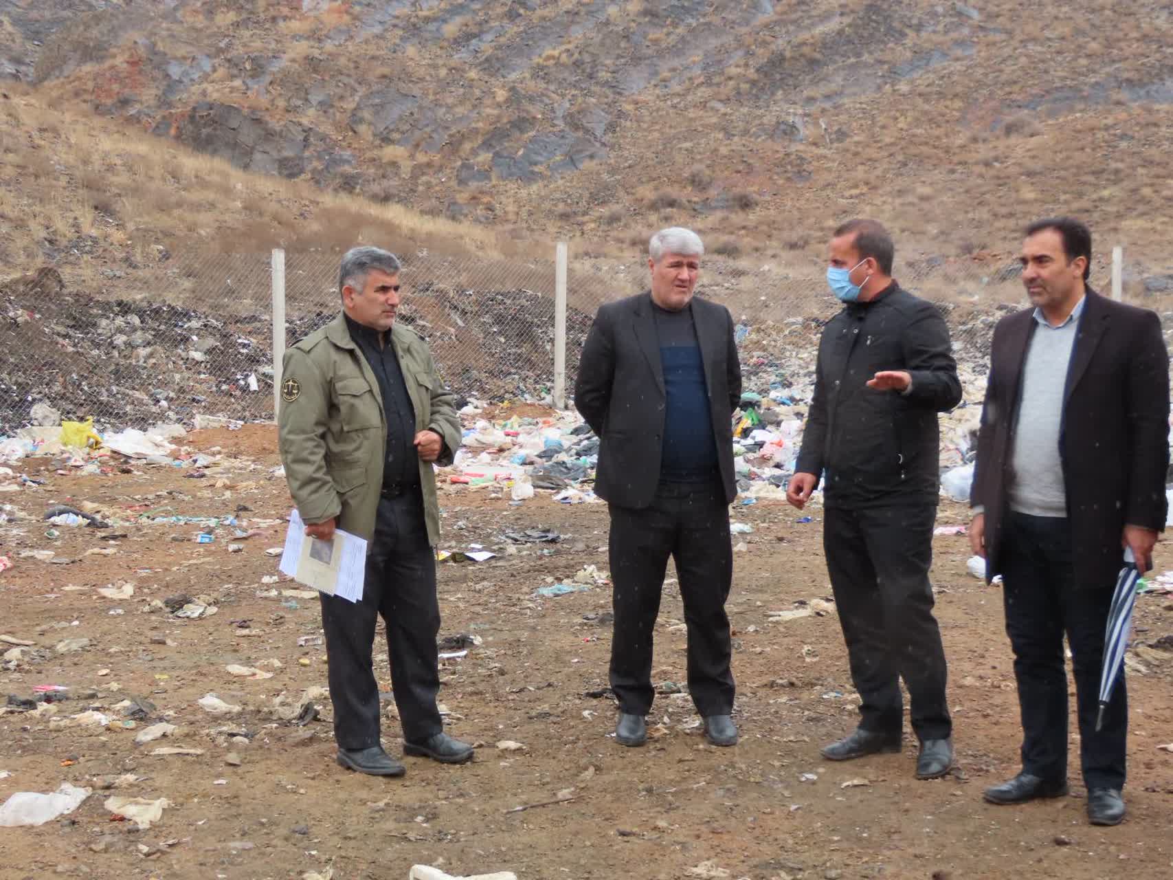بازدید فرماندار و اعضای کارگروه مدیریت پسماند چایپاره از سایت زباله شهرستان