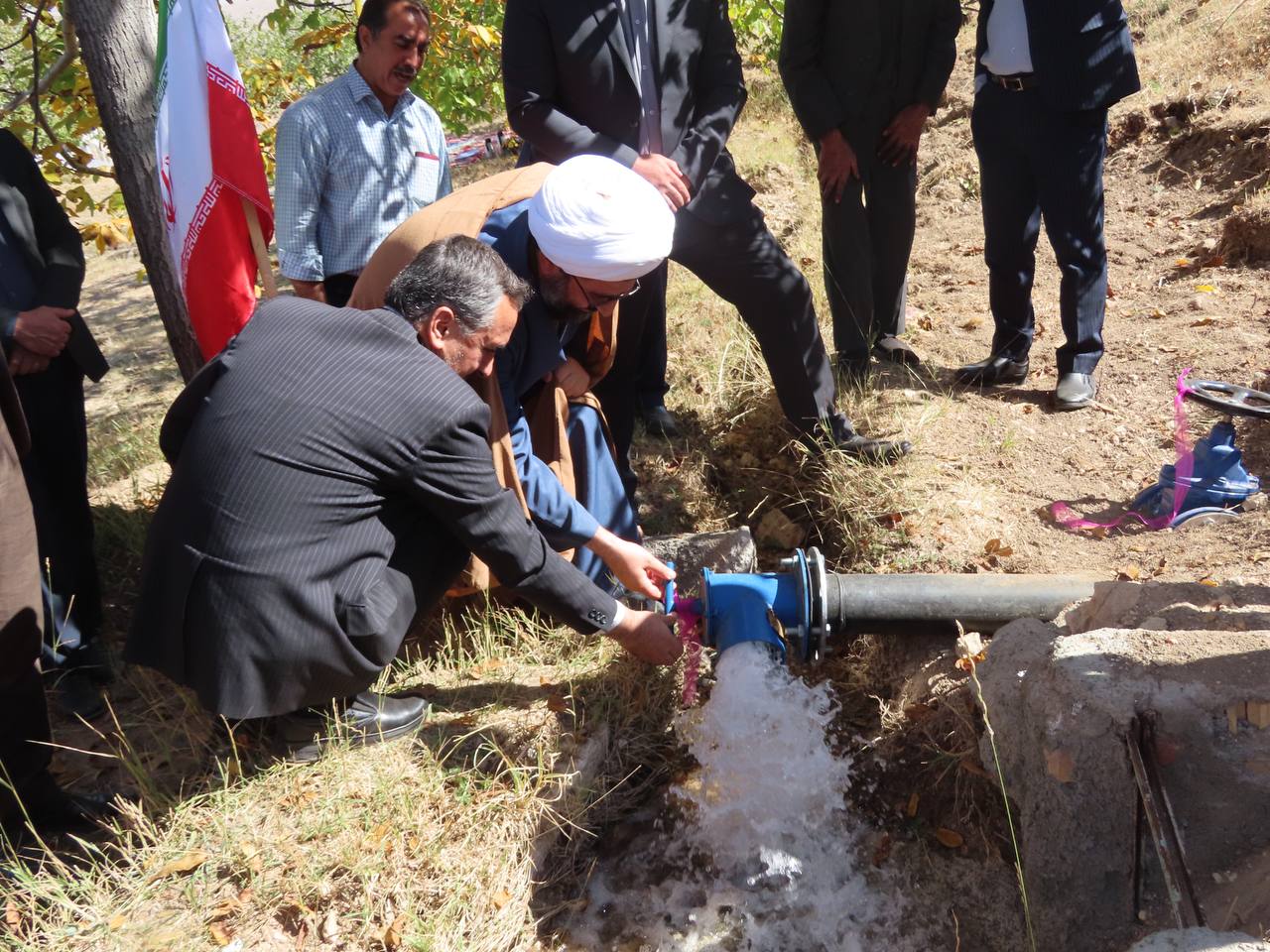 افتتاح طرح انتقال آب کشاورزی با لوله در روستای خانقاه قوزلو