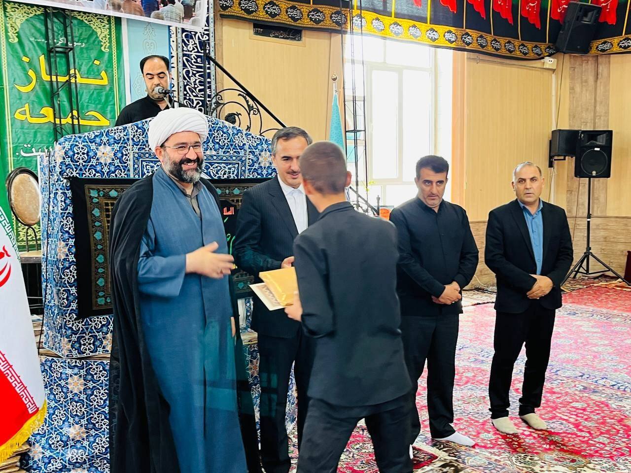 تجلیل از موذنین ، قاریان جوان و نوجوان و فعالین رسانهای ستاد نماز جمعه شهرستان چایپاره