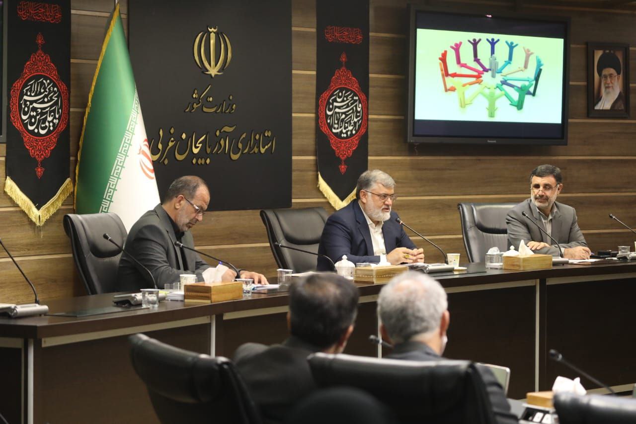 نشست محمدصادق معتمدیان استاندار آذربایجانغربی غربی با مدیران سازمانهای مردم نهاد فعال استان