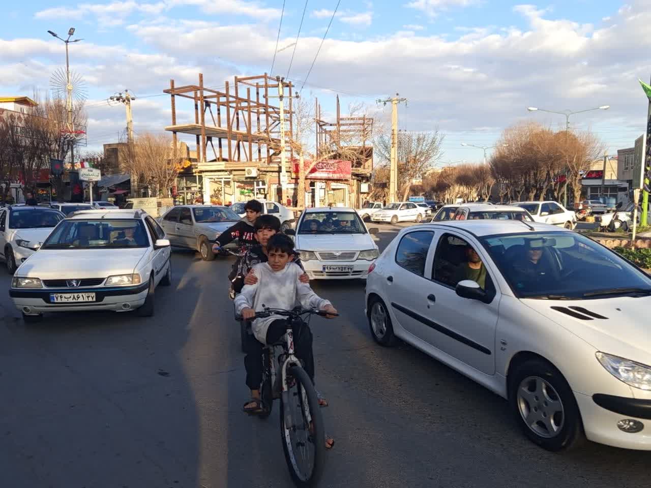 برگزاری مراسم رژه خودرویی در چایپاره