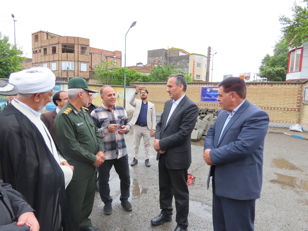 حضور فرماندار در مدرسه طالقانی