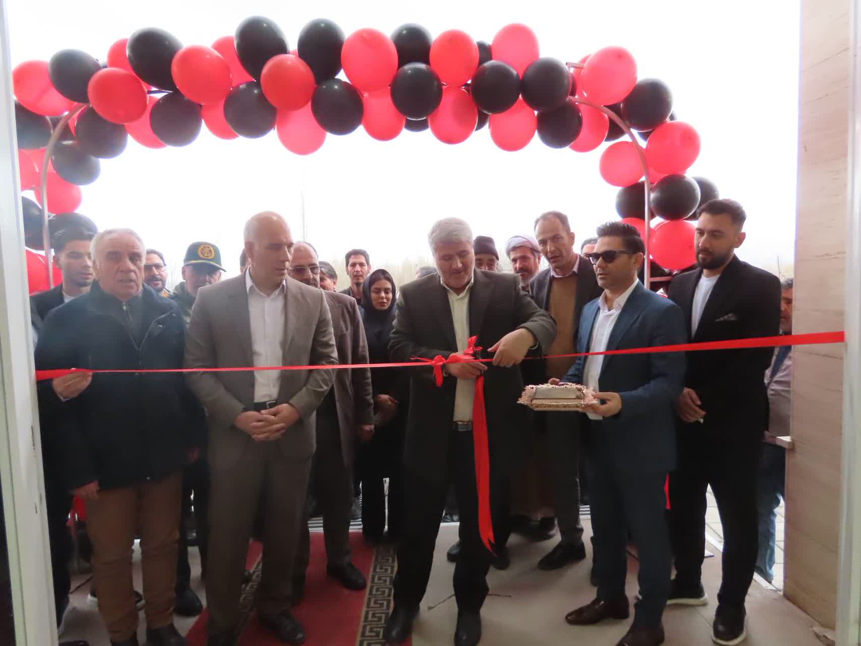 آیین افتتاح نمایشگاه اتومبیل «عطا کرال» در چایپاره با عرضه خودروهای منطقه آزاد ماکو