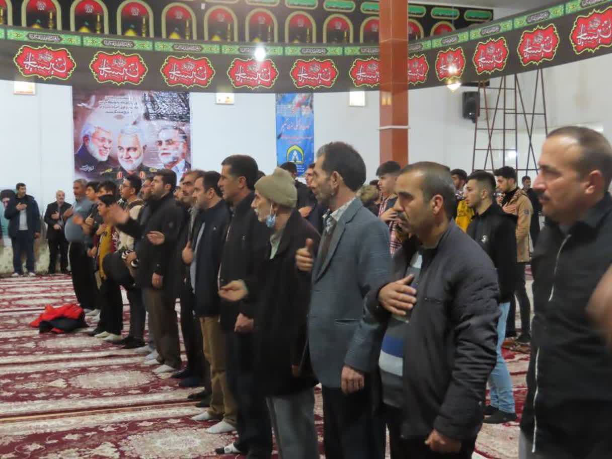 حضور فرماندار چایپاره در مراسم ایام فاطمیه در روستای خانقاه چورس