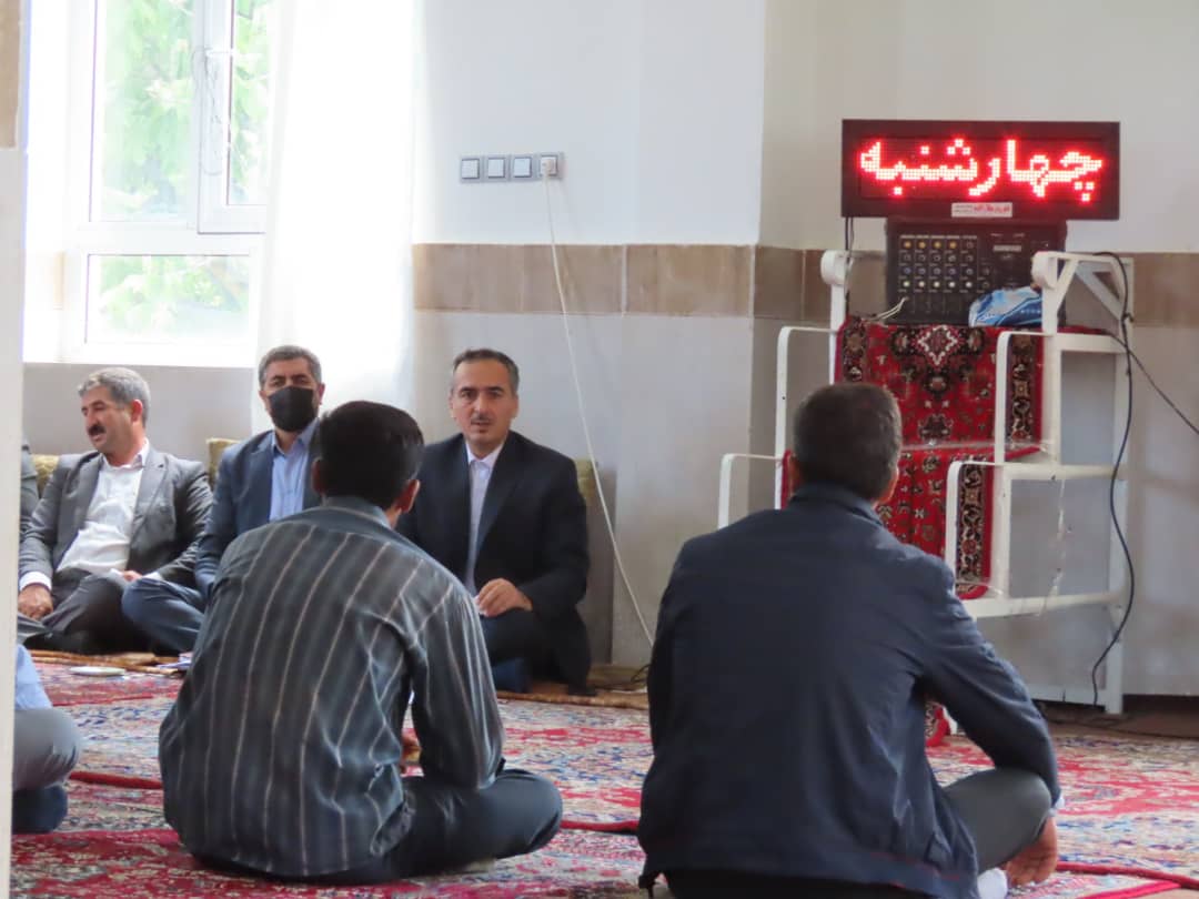 فرماندار شهرستان چایپاره از روستای حسین آباد دوزن بازدید و با مردم شریف آن روستا دیدار نمود.