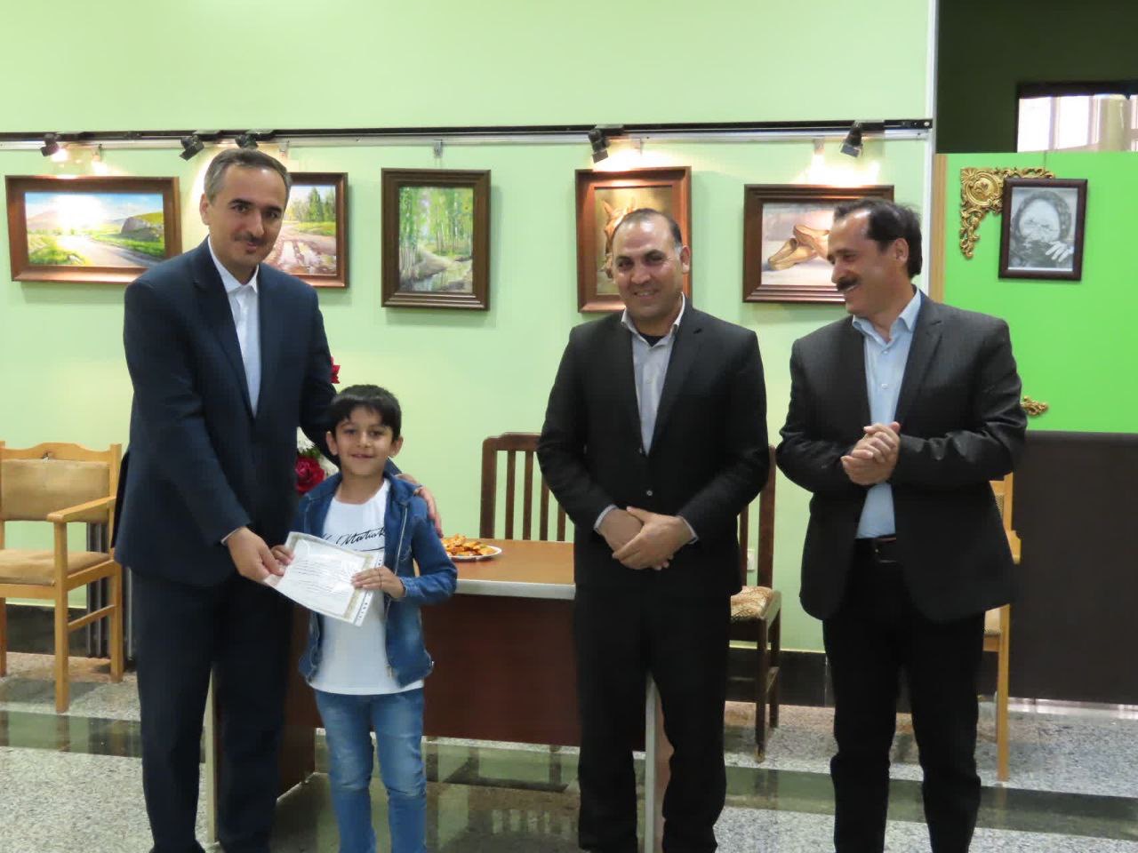 گزارش تصویری آیین تجلیل از هنرمندان گروه نقاشی