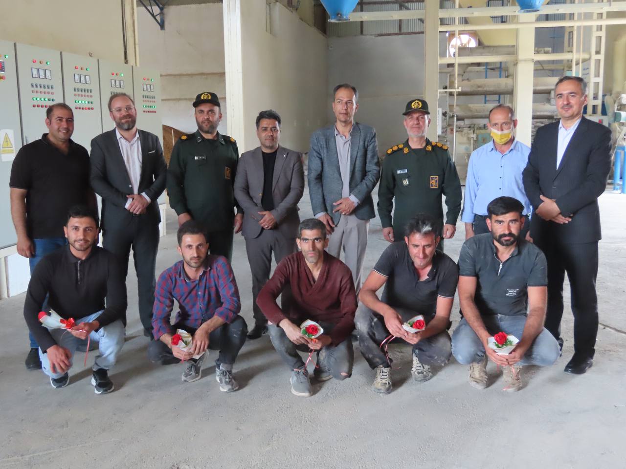 مراسم تجلیل از کارگران کارخانه خوراک دام آرازدن شهرستان چایپاره