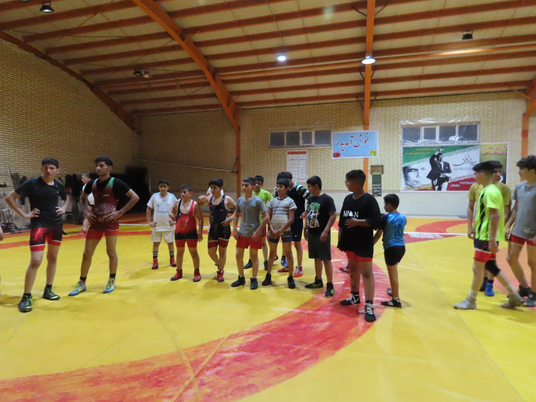 حضور فرماندار شهرستان در محل تمرین تیم کشتی چایپاره