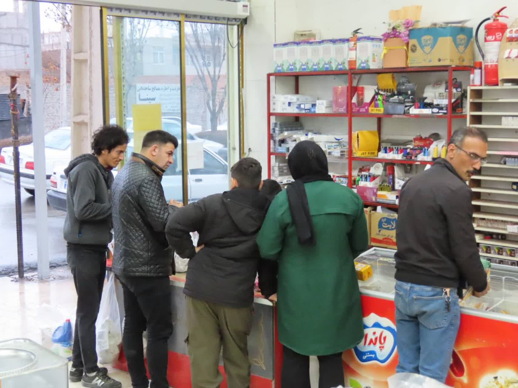 بازدید فرماندار شهرستان از فروشگاه‌های سطح شهر