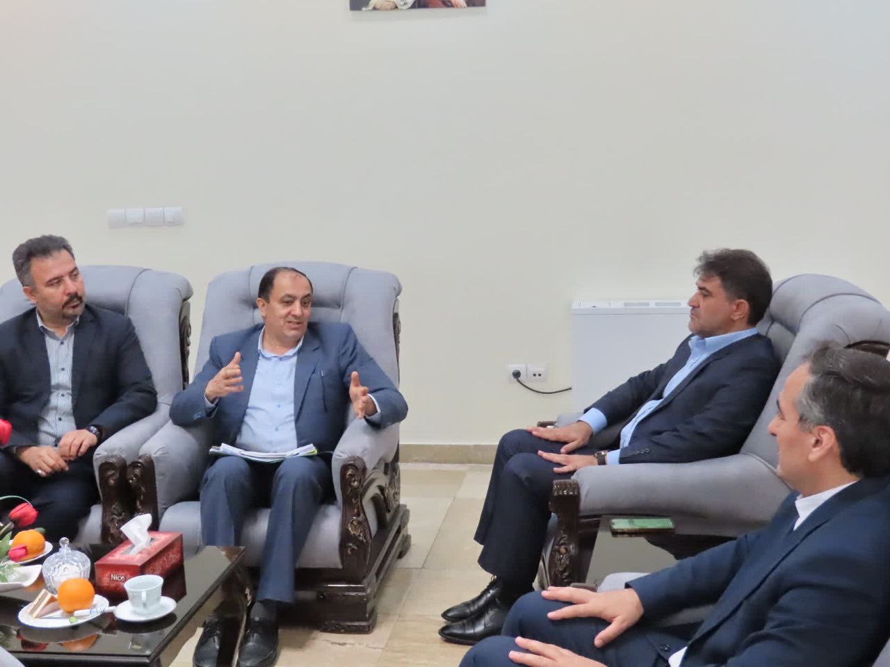 جلسه تأمین زمین جهت ساخت بیمارستان 96 تخته حضرت بقیت الله الاعظم ( ارواحنافداه ) شهرستان چایپاره