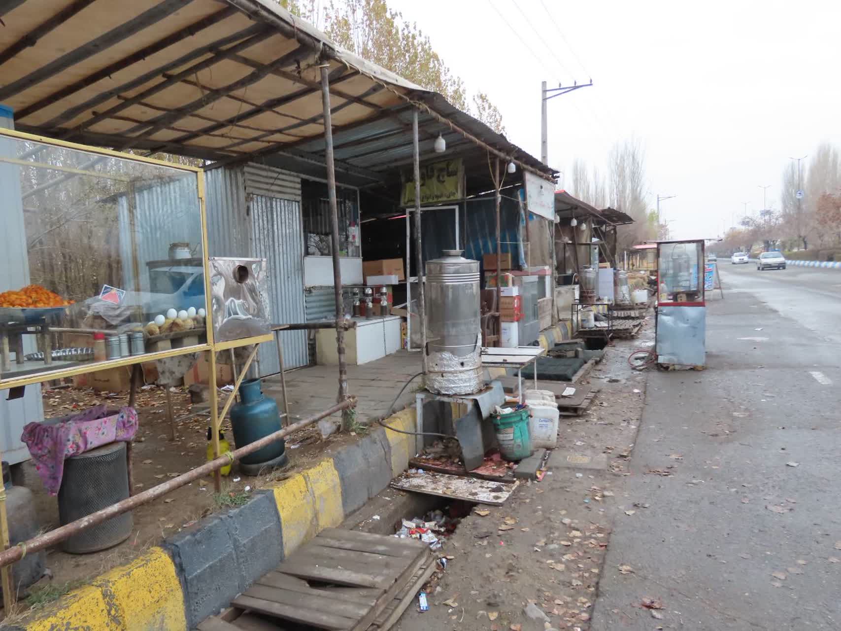 بازدید رضا اقلیمیان فرماندار چایپاره از کیوسک‌ها و دکه‌های واقع در ورودی شهر قره ضیاءالدین