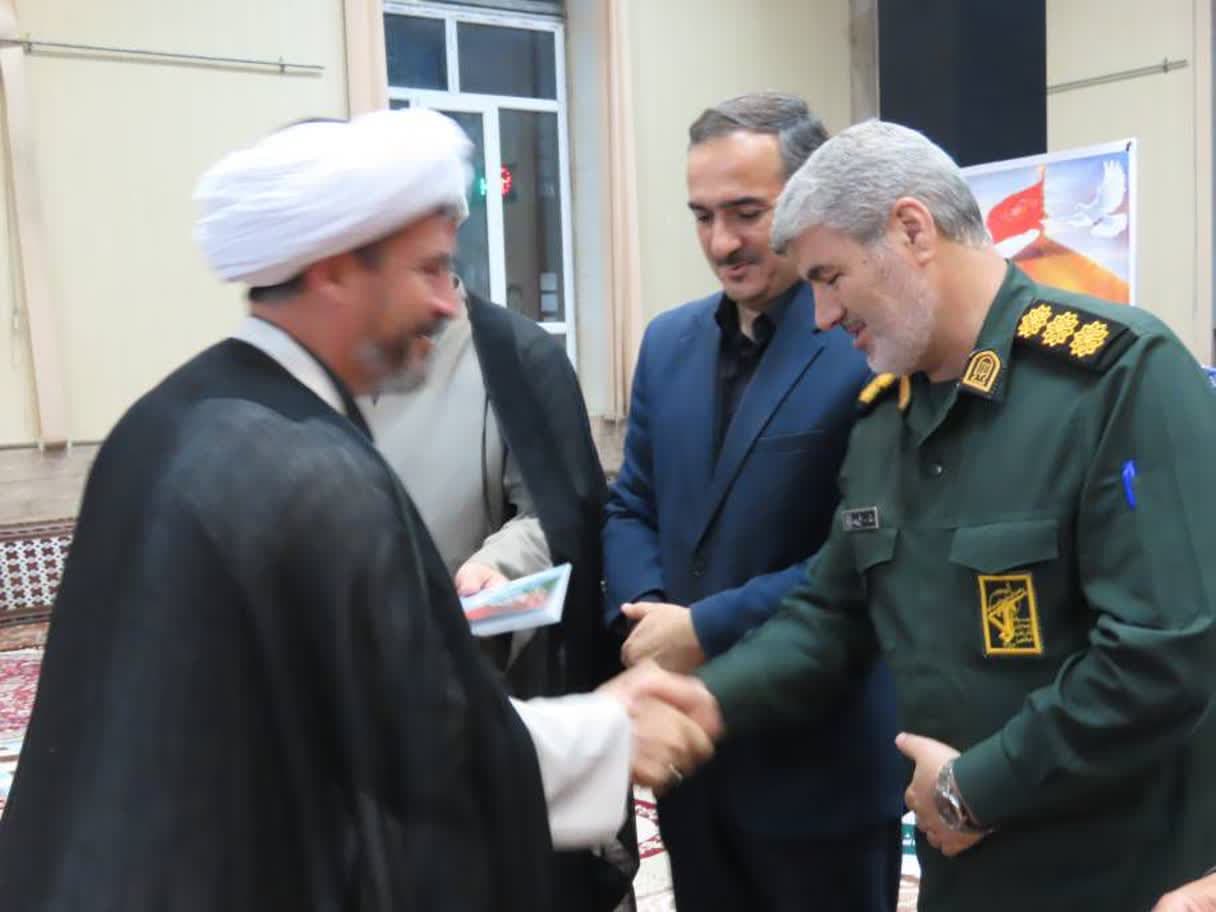 برگزاری مراسم نشان محبت ستاد بازسازی و توسعه عتبات عالیات شهرستان چایپاره