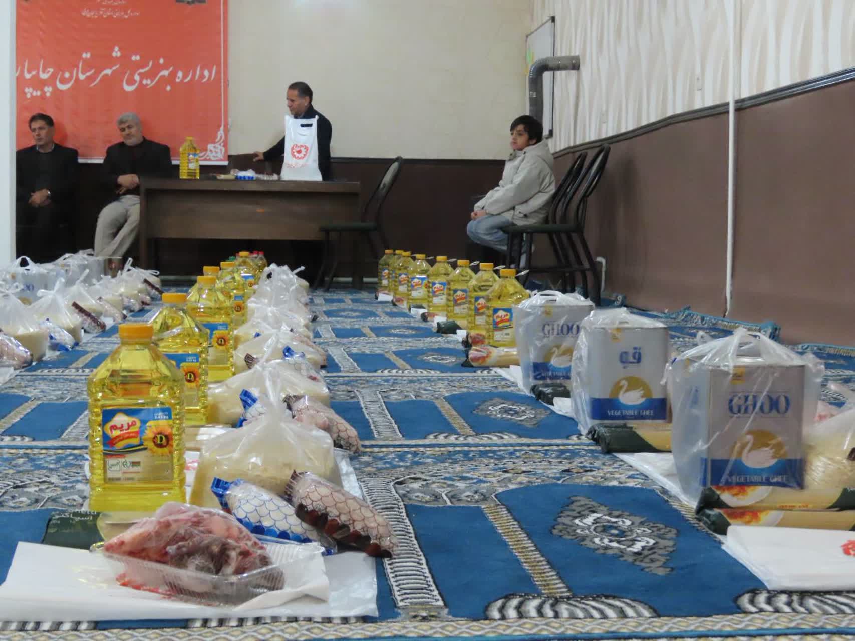 توزیع بسته های معیشتی یلدایی در بین ولی نعمتان بهزیستی شهرستان چایپاره