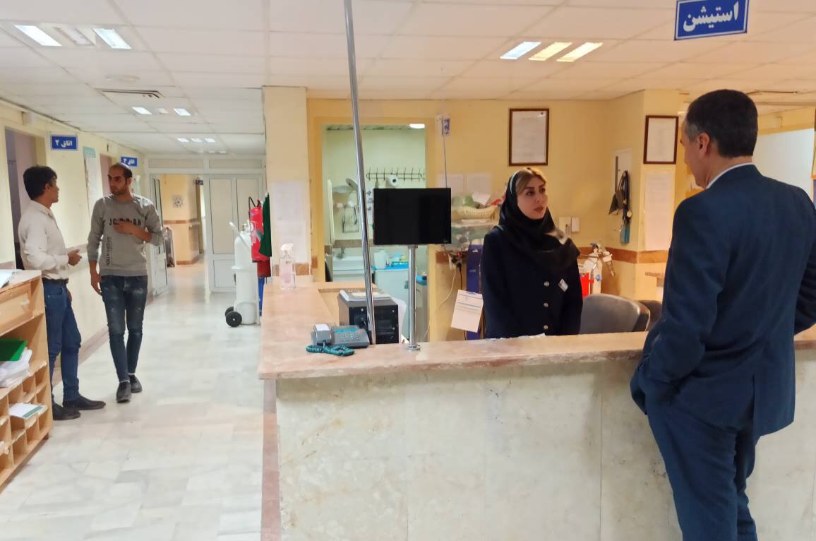 بازدید شبانه فرماندار شهرستان به صورت سرزده از نحوه ارائه خدمات به بیماران در بیمارستان امام خمینی(ره)