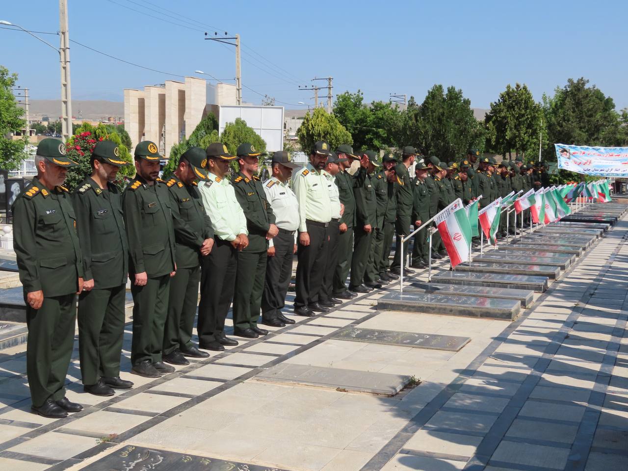 غبار روبی و عطرافشانی گلزار شهدای شهرستان چایپاره