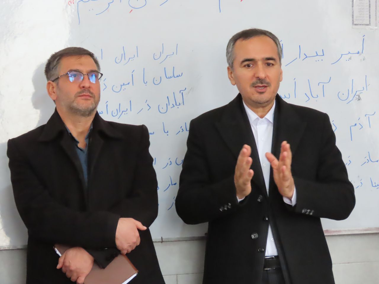 بازدید فرماندار شهرستان چایپاره از دبستان شهید علیزاده