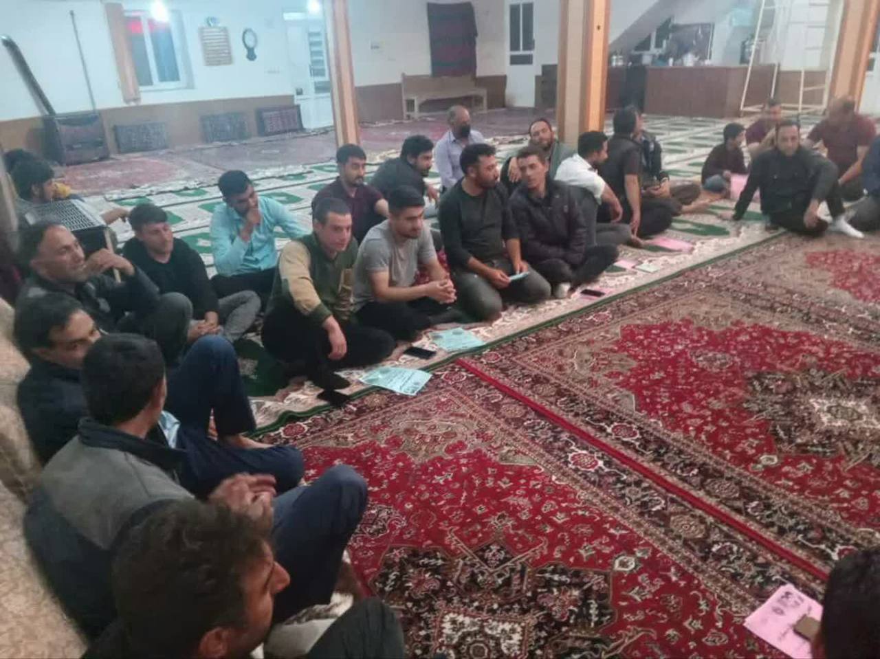 دیدار چهره به چهره مدیر بنیاد مسکن انقلاب اسلامی به همراه کارشناسان و ناظرین فنی روستایی شهرستان چایپاره