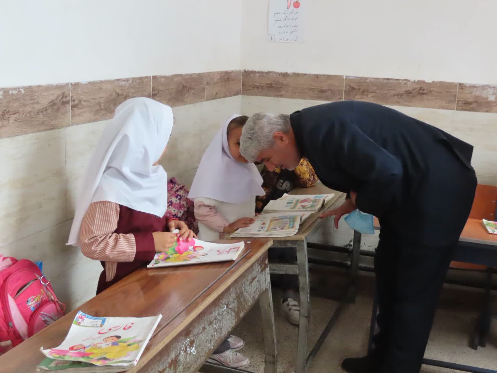 بازدید فرماندار شهرستان چایپاره از دبستان امین روستای طاهر آباد