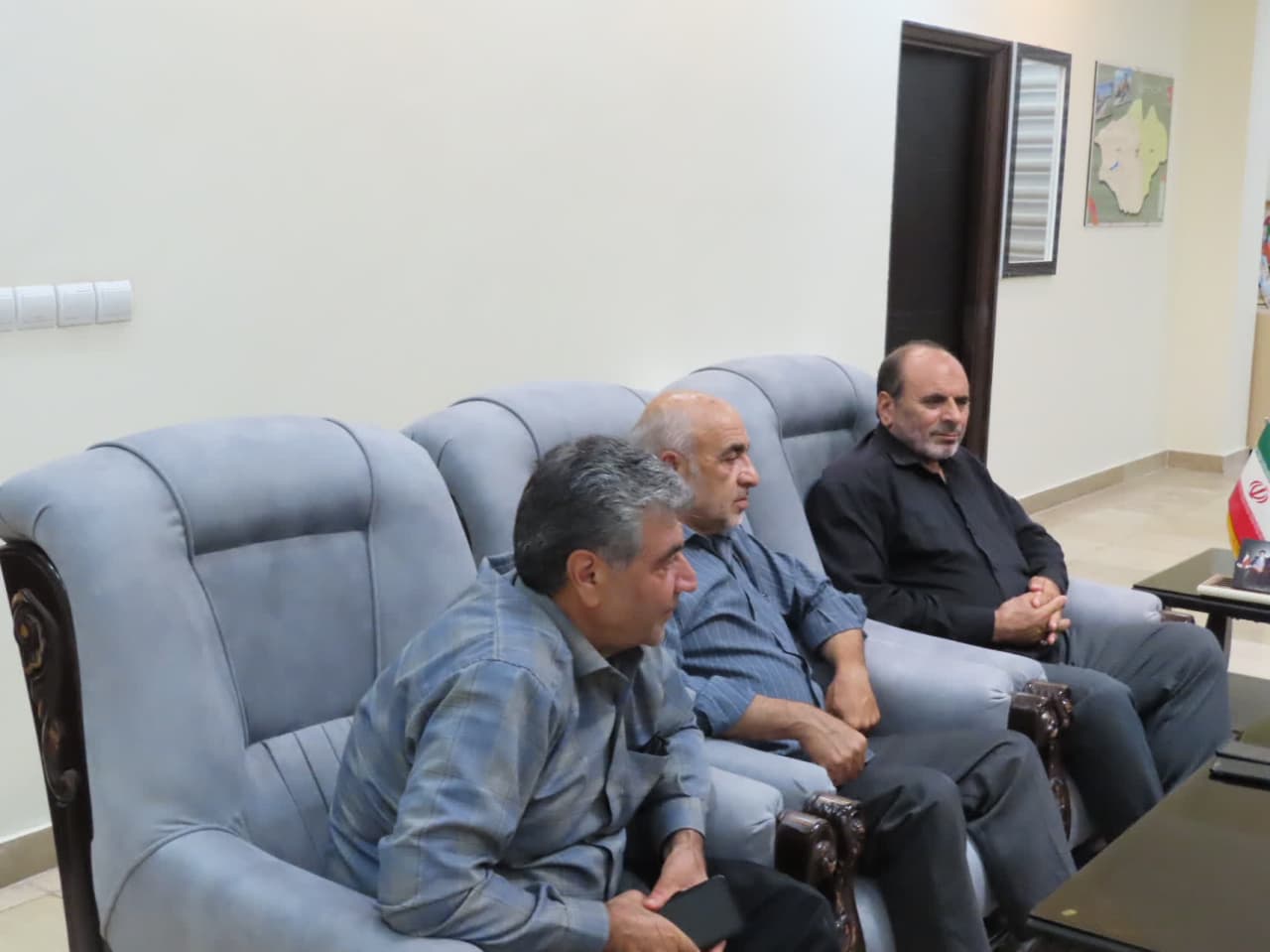 دیدار جمعی از پیشکسوتان دفاع مقدس استان کرمانشاه با فرماندار چایپاره